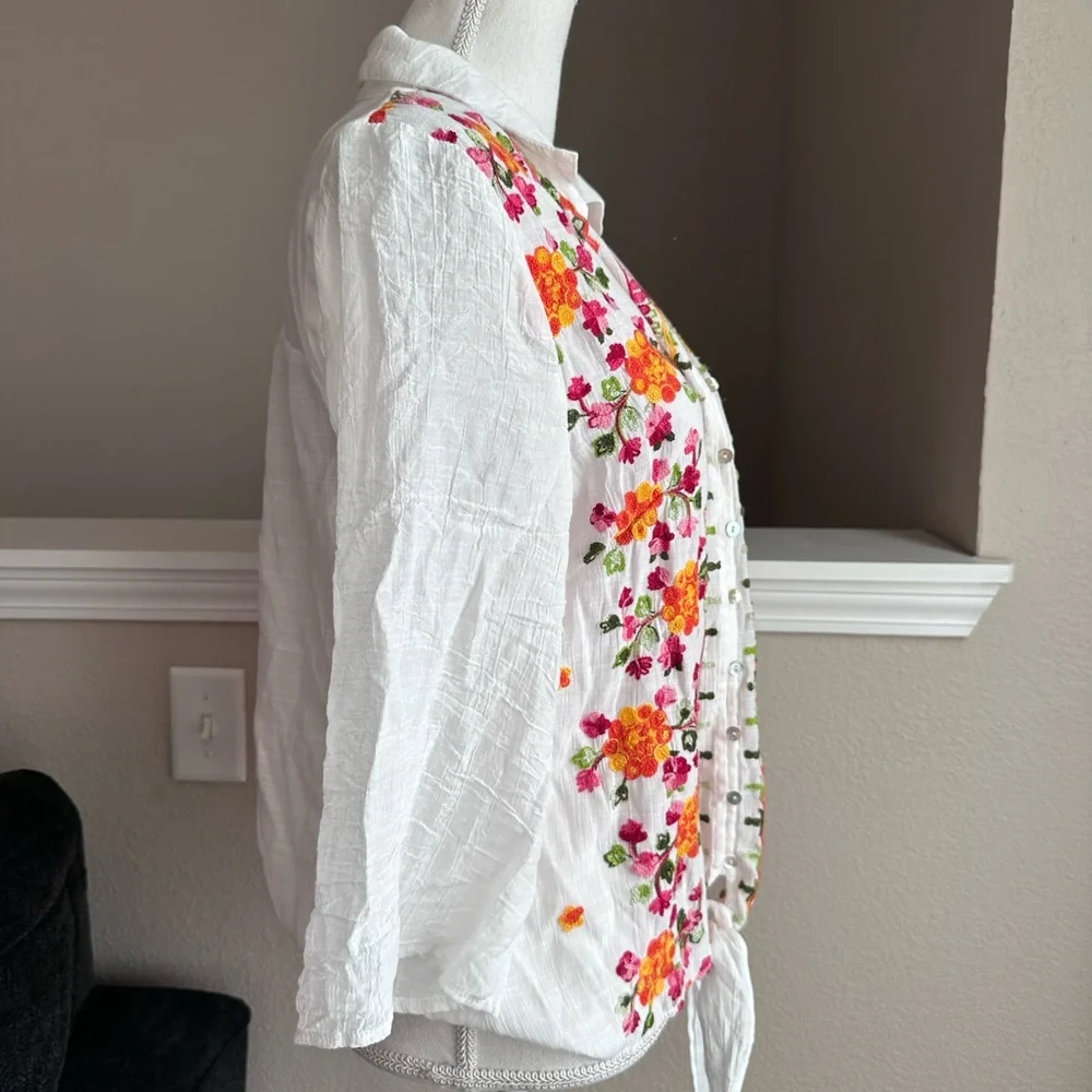 Embroidered Floral Blouse - Picture 8 of 12